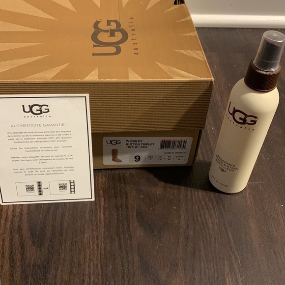 UGG Bailey Button Triplet, womens size 9 - Picture 6 of 6